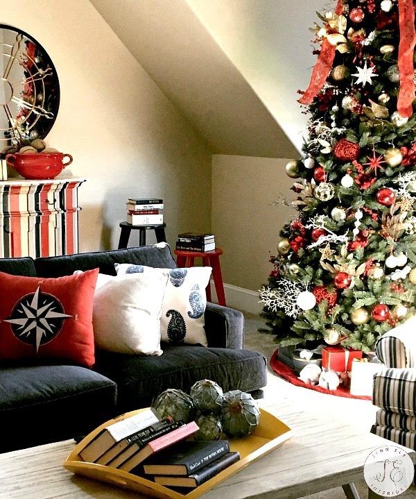 You can decorate for the holidays without losing your style. jennelyinteriors.com