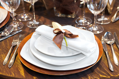 Holiday entertaining doesn't have to be stressful. Here are some tips to help you entertain. www.jennelyinteriors.com