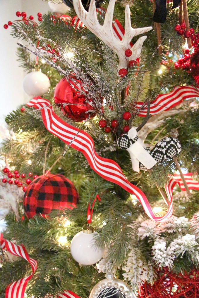 Plaid tree with ornaments