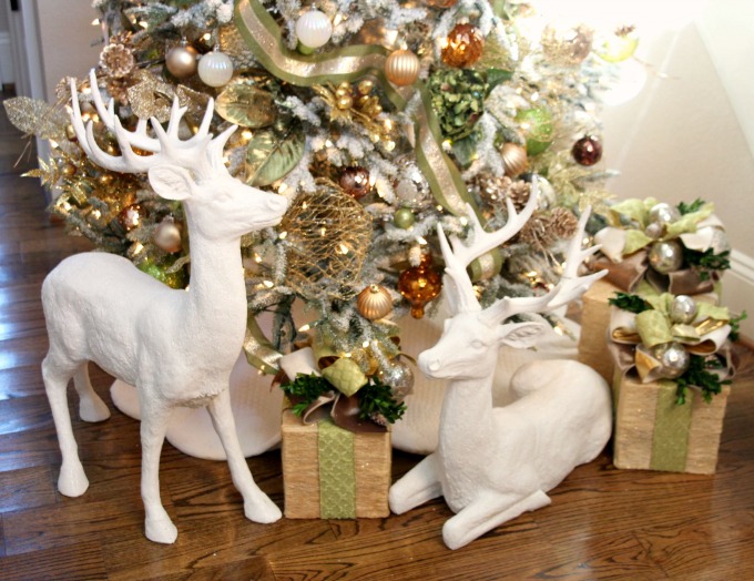 Zgallerie deer help decorate the bottom of the tree.