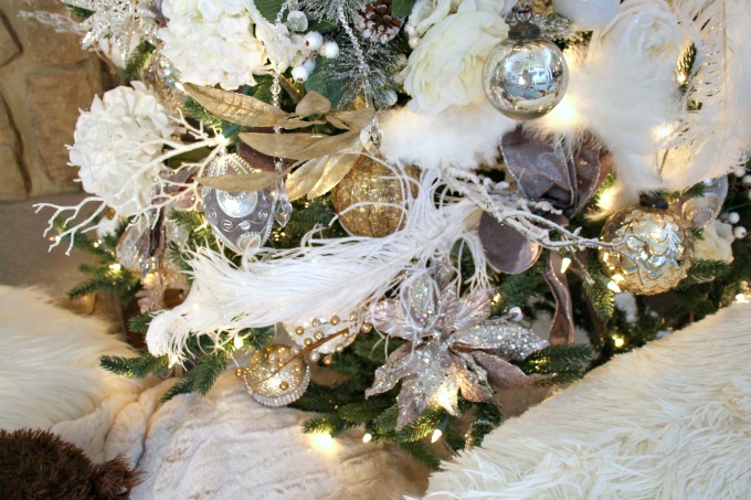 The white flowers and gold ornaments look beautiful in the lights. www.jennelyinteriors.com