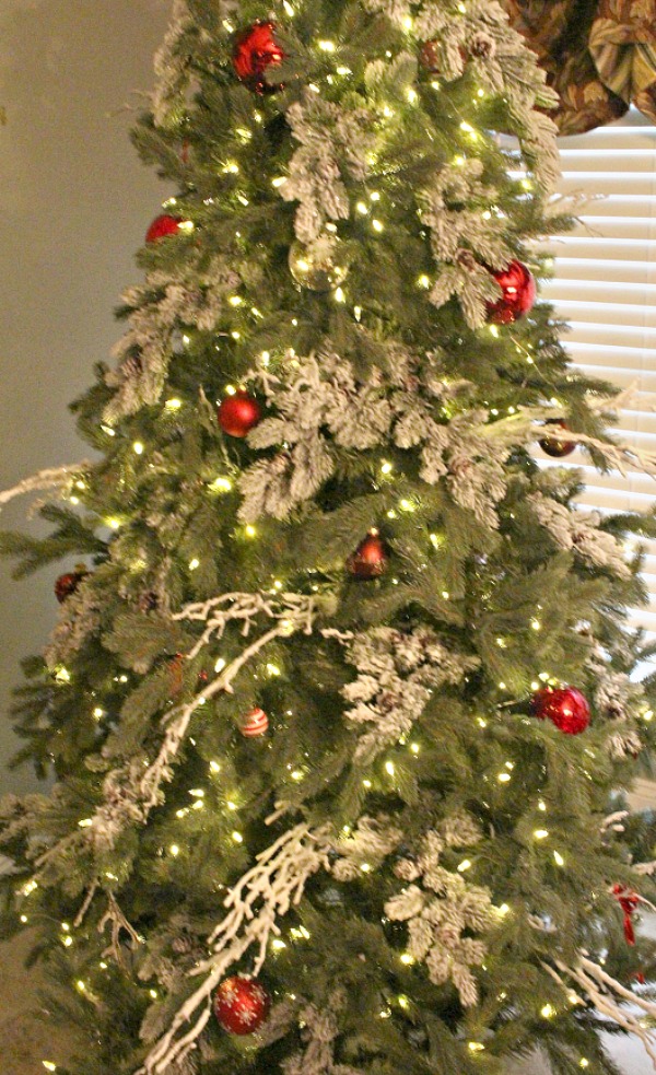 Now it is time to add the ornaments to the tree. jennelyinteriors.com