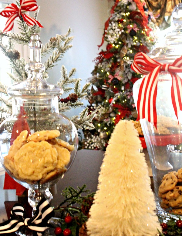 Host an amazing cookie exchange for your friends at Christmas. jennelyinteriors.com