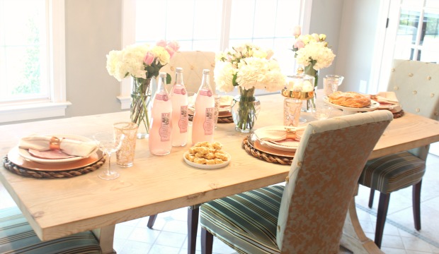 This glam tablescape is set in pink and rose gold for a special Mother's Day celebration.