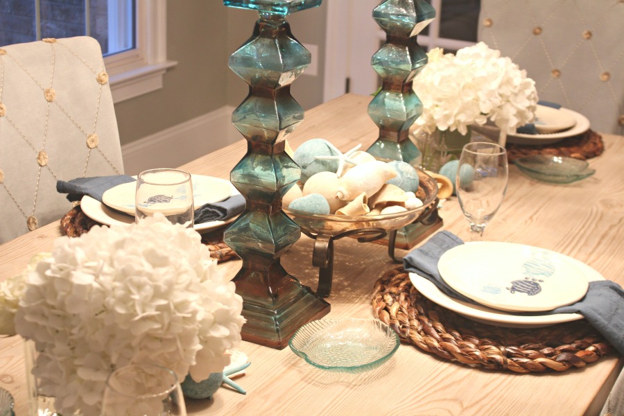 This coastal themed tablescape is such a fun way to entertain in the summer.