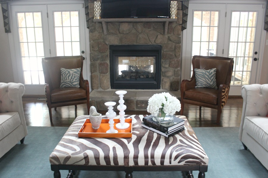 This room with gorgeous animal print is beautifully styled by Yours Truly Jenn for the summer house tour. 