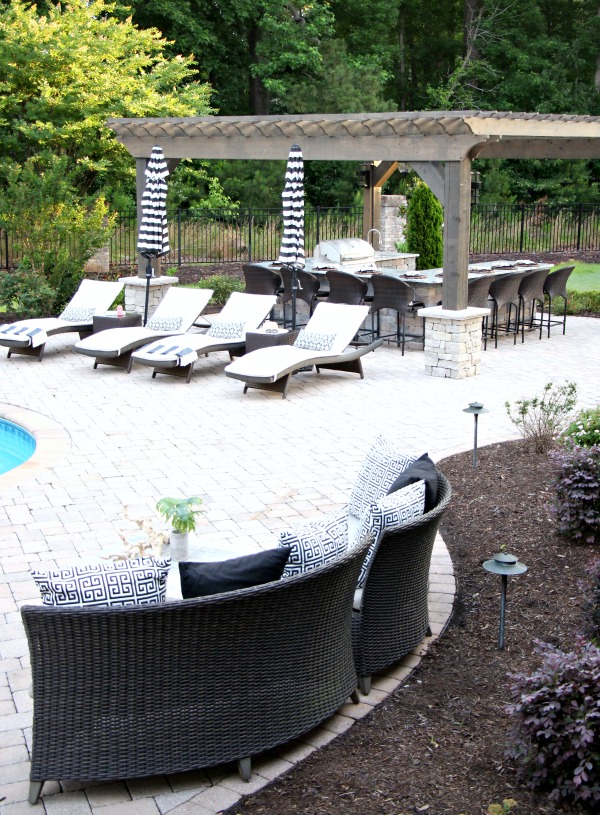 This outdoor oasis is ready for entertaining guests. yourstrulyjenn