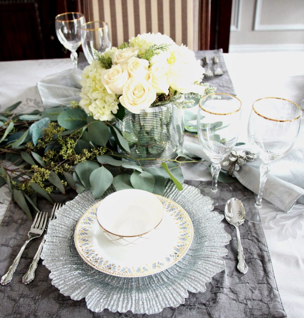 I loved using gold and silver to create a neutral palette in my dining room this Christmas.