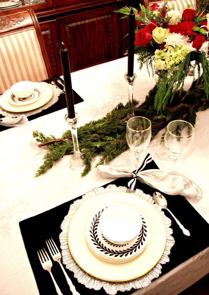 How to easily change a Christmas table to a New Year's look for entertaining guests.